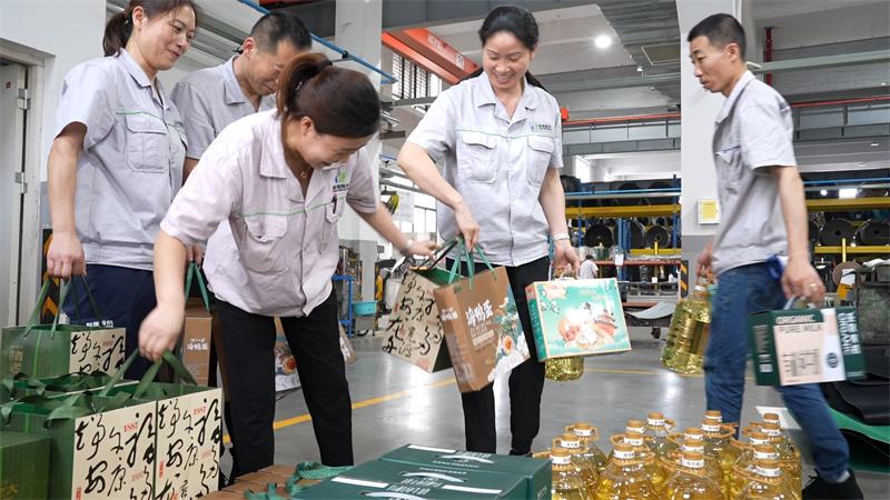 粽香四溢迎端午 企業(yè)關(guān)懷暖人心-科強(qiáng)股份發(fā)放端午福利5